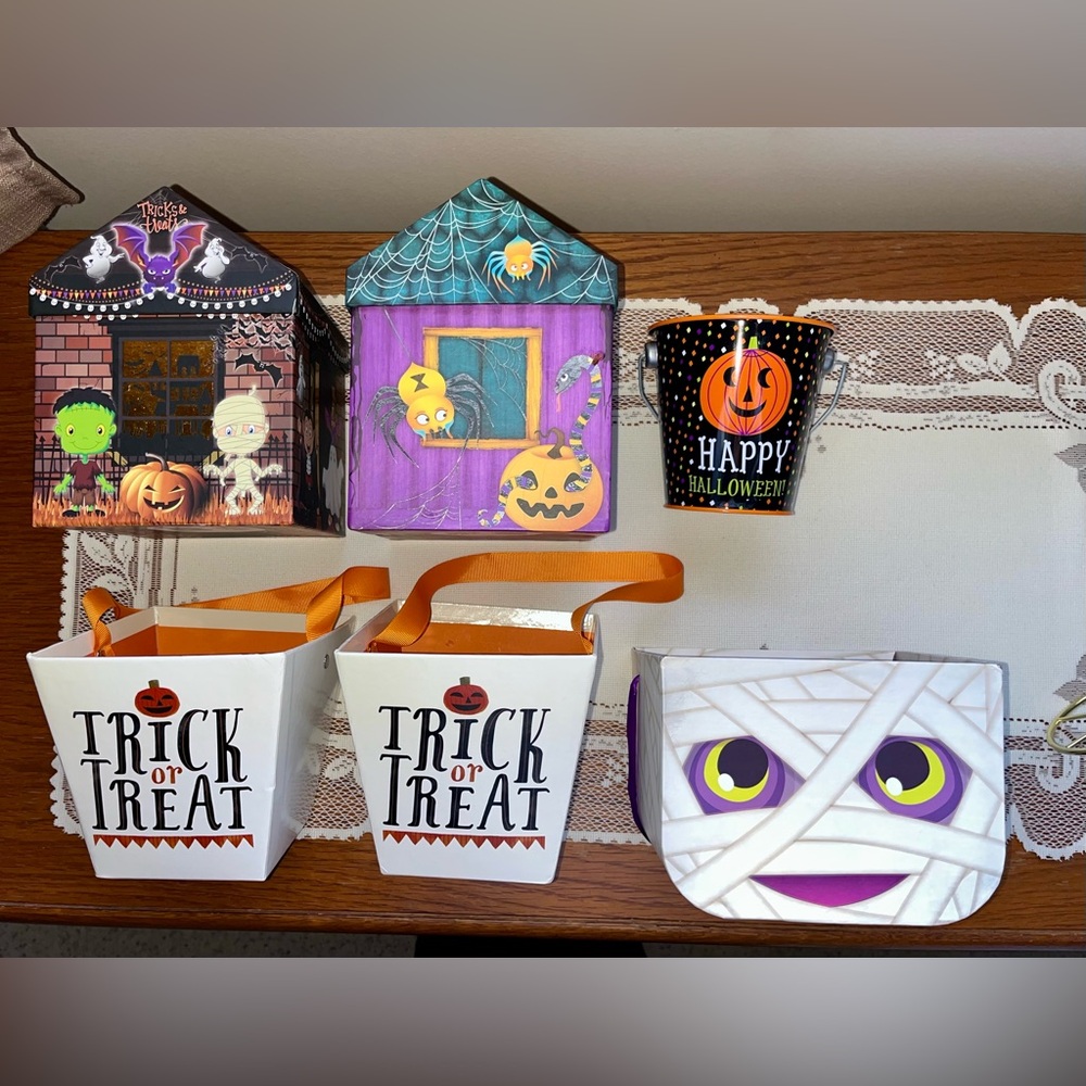 6 Halloween Small Gift Boxes/Bucket - EXCELLENT CONDITION